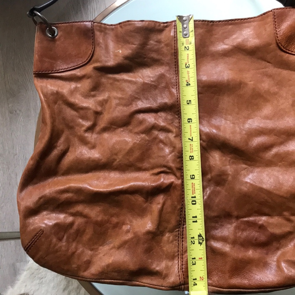 Tan leather slouchy shoulder bag - Picture 3 of 5